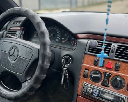 Синий Мерседес Е-Класс, объемом двигателя 2.9 л и пробегом 600 тыс. км за 1500 $, фото 9 на Automoto.ua