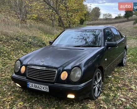 Синий Мерседес Е-Класс, объемом двигателя 3.2 л и пробегом 400 тыс. км за 4500 $, фото 1 на Automoto.ua