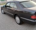 Синій Мерседес Е-Клас, об'ємом двигуна 2 л та пробігом 400 тис. км за 2850 $, фото 1 на Automoto.ua