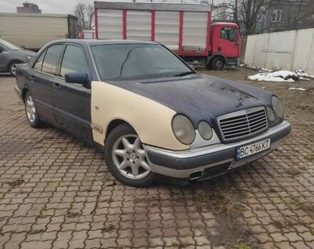 Синій Мерседес Е-Клас, об'ємом двигуна 2 л та пробігом 300 тис. км за 1800 $, фото 2 на Automoto.ua