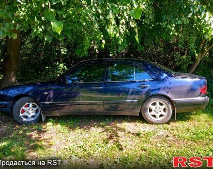 Синій Мерседес Е-Клас, об'ємом двигуна 2.2 л та пробігом 450 тис. км за 3500 $, фото 1 на Automoto.ua