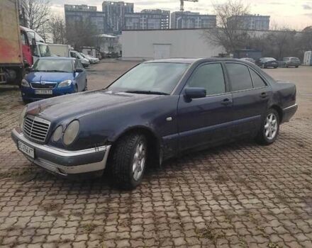 Синій Мерседес Е-Клас, об'ємом двигуна 2 л та пробігом 300 тис. км за 1800 $, фото 3 на Automoto.ua