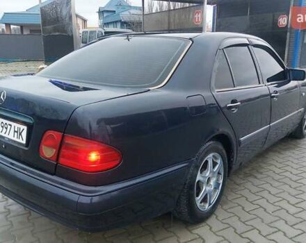 Синий Мерседес Е-Класс, объемом двигателя 2.8 л и пробегом 384 тыс. км за 1995 $, фото 30 на Automoto.ua
