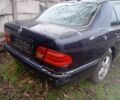 Синий Мерседес Е-Класс, объемом двигателя 2 л и пробегом 350 тыс. км за 1500 $, фото 1 на Automoto.ua