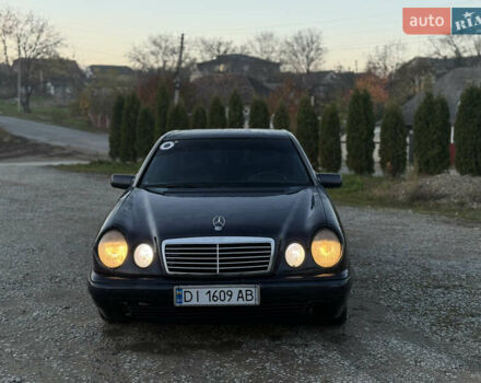 Мерседес Е-Класс 1998 в Черновцах на Automoto.ua Синий Мерседес Е-Класс, объемом двигателя 2 л и пробегом 300 тыс. км за 2750 $, фото 6 на Automoto.ua