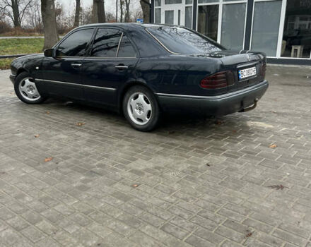 Синий Мерседес Е-Класс, объемом двигателя 2 л и пробегом 200 тыс. км за 3600 $, фото 12 на Automoto.ua