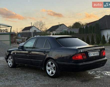 Мерседес Е-Класс 1998 в Черновцах на Automoto.ua Синий Мерседес Е-Класс, объемом двигателя 2 л и пробегом 300 тыс. км за 2750 $, фото 2 на Automoto.ua