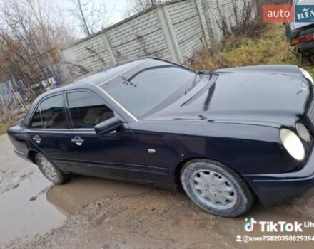 Синий Мерседес Е-Класс, объемом двигателя 2.4 л и пробегом 440 тыс. км за 3500 $, фото 5 на Automoto.ua