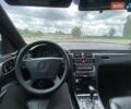 Синий Мерседес Е-Класс, объемом двигателя 2.4 л и пробегом 350 тыс. км за 4000 $, фото 13 на Automoto.ua