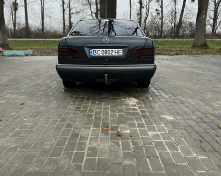 Синий Мерседес Е-Класс, объемом двигателя 2 л и пробегом 200 тыс. км за 3600 $, фото 10 на Automoto.ua