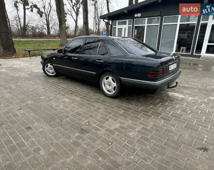 Синий Мерседес Е-Класс, объемом двигателя 2 л и пробегом 200 тыс. км за 3600 $, фото 6 на Automoto.ua