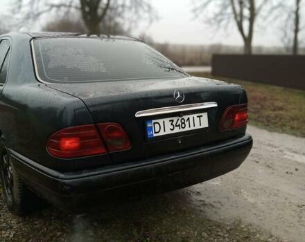 Синій Мерседес Е-Клас, об'ємом двигуна 2 л та пробігом 250 тис. км за 2250 $, фото 7 на Automoto.ua