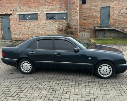 Синий Мерседес Е-Класс, объемом двигателя 2.2 л и пробегом 388 тыс. км за 4950 $, фото 3 на Automoto.ua