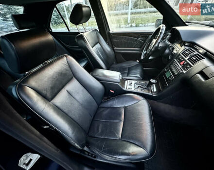 Синий Мерседес Е-Класс, объемом двигателя 3.2 л и пробегом 350 тыс. км за 3350 $, фото 7 на Automoto.ua