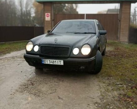 Синій Мерседес Е-Клас, об'ємом двигуна 2 л та пробігом 250 тис. км за 2250 $, фото 3 на Automoto.ua