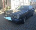 Синій Мерседес Е-Клас, об'ємом двигуна 2 л та пробігом 265 тис. км за 3200 $, фото 1 на Automoto.ua