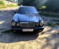 Синий Мерседес Е-Класс, объемом двигателя 2.4 л и пробегом 300 тыс. км за 1850 $, фото 1 на Automoto.ua