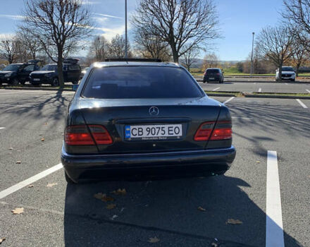 Синий Мерседес Е-Класс, объемом двигателя 2.4 л и пробегом 234 тыс. км за 3500 $, фото 4 на Automoto.ua