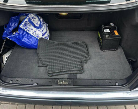 Синий Мерседес Е-Класс, объемом двигателя 2.2 л и пробегом 388 тыс. км за 4950 $, фото 7 на Automoto.ua