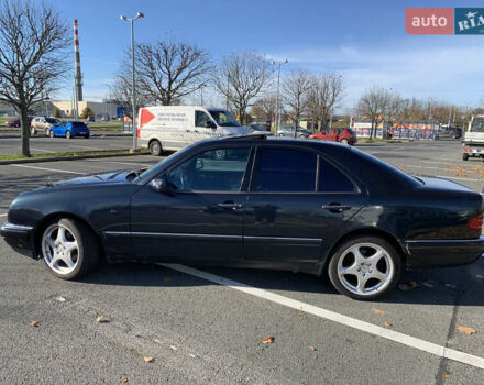 Синий Мерседес Е-Класс, объемом двигателя 2.4 л и пробегом 234 тыс. км за 3500 $, фото 2 на Automoto.ua