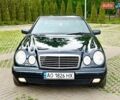 Синий Мерседес Е-Класс, объемом двигателя 3.2 л и пробегом 332 тыс. км за 5500 $, фото 4 на Automoto.ua