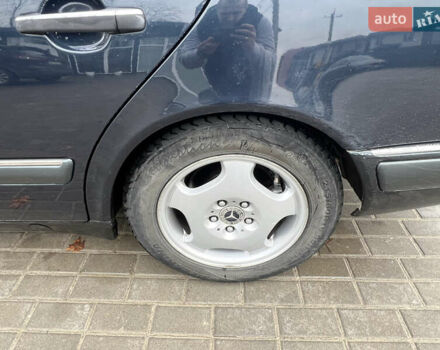 Синий Мерседес Е-Класс, объемом двигателя 2 л и пробегом 200 тыс. км за 3600 $, фото 21 на Automoto.ua