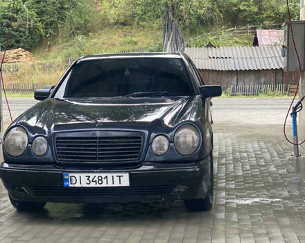 Синий Мерседес Е-Класс, объемом двигателя 2 л и пробегом 300 тыс. км за 3000 $, фото 8 на Automoto.ua