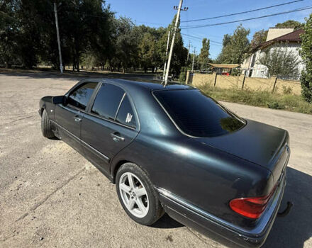 Синій Мерседес Е-Клас, об'ємом двигуна 2.2 л та пробігом 390 тис. км за 3500 $, фото 2 на Automoto.ua