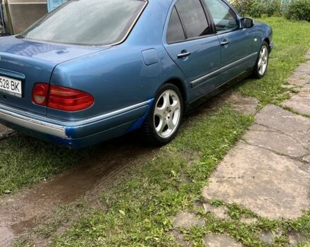 Синій Мерседес Е-Клас, об'ємом двигуна 2.2 л та пробігом 500 тис. км за 1800 $, фото 5 на Automoto.ua