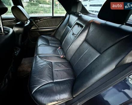 Синий Мерседес Е-Класс, объемом двигателя 3.2 л и пробегом 350 тыс. км за 3350 $, фото 8 на Automoto.ua