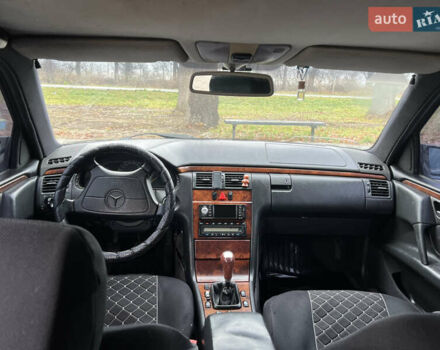 Синий Мерседес Е-Класс, объемом двигателя 2 л и пробегом 200 тыс. км за 3600 $, фото 13 на Automoto.ua