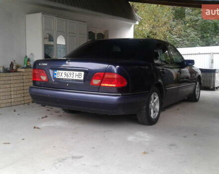 Синий Мерседес Е-Класс, объемом двигателя 2 л и пробегом 321 тыс. км за 4250 $, фото 6 на Automoto.ua