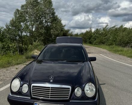 Мерседес Е-Класс 1998 в Жовкве на Automoto.ua Синий Мерседес Е-Класс, объемом двигателя 2 л и пробегом 500 тыс. км за 4300 $, фото 1 на Automoto.ua