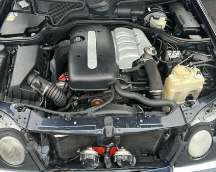 Синий Мерседес Е-Класс, объемом двигателя 2.2 л и пробегом 388 тыс. км за 4950 $, фото 18 на Automoto.ua