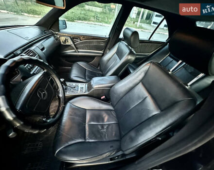 Синий Мерседес Е-Класс, объемом двигателя 3.2 л и пробегом 350 тыс. км за 3350 $, фото 6 на Automoto.ua