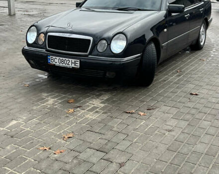 Синий Мерседес Е-Класс, объемом двигателя 2 л и пробегом 200 тыс. км за 3600 $, фото 1 на Automoto.ua