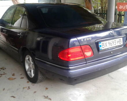 Синий Мерседес Е-Класс, объемом двигателя 2 л и пробегом 321 тыс. км за 4250 $, фото 2 на Automoto.ua