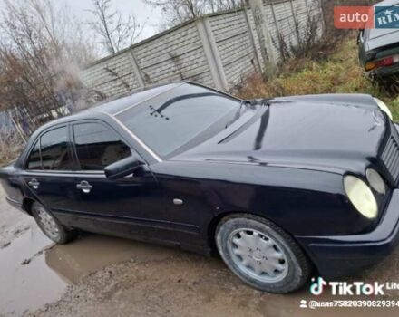 Синий Мерседес Е-Класс, объемом двигателя 2.4 л и пробегом 440 тыс. км за 3500 $, фото 4 на Automoto.ua