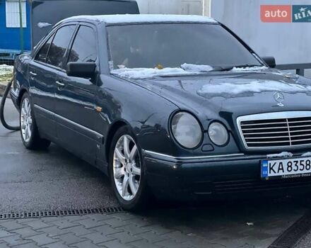Синий Мерседес Е-Класс, объемом двигателя 4.3 л и пробегом 650 тыс. км за 3800 $, фото 3 на Automoto.ua