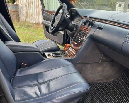 Мерседес Е-Класс 1998 в Харькове на Automoto.ua Синий Мерседес Е-Класс, объемом двигателя 2.5 л и пробегом 225 тыс. км за 3900 $, фото 33 на Automoto.ua