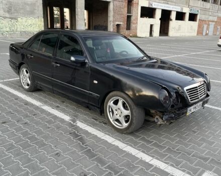 Синій Мерседес Е-Клас, об'ємом двигуна 2.4 л та пробігом 500 тис. км за 1200 $, фото 3 на Automoto.ua