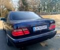 Синий Мерседес Е-Класс, объемом двигателя 2.8 л и пробегом 300 тыс. км за 5000 $, фото 3 на Automoto.ua