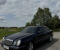 Синій Мерседес Е-Клас, об'ємом двигуна 2 л та пробігом 500 тис. км за 4300 $, фото 1 на Automoto.ua