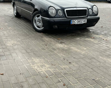 Синий Мерседес Е-Класс, объемом двигателя 2 л и пробегом 200 тыс. км за 3600 $, фото 3 на Automoto.ua