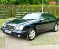 Синий Мерседес Е-Класс, объемом двигателя 3.2 л и пробегом 332 тыс. км за 5500 $, фото 1 на Automoto.ua