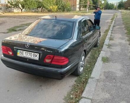 Синий Мерседес Е-Класс, объемом двигателя 2.8 л и пробегом 370 тыс. км за 4500 $, фото 10 на Automoto.ua