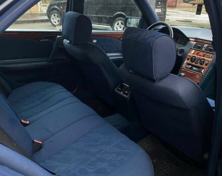 Синий Мерседес Е-Класс, объемом двигателя 2 л и пробегом 472 тыс. км за 2850 $, фото 7 на Automoto.ua