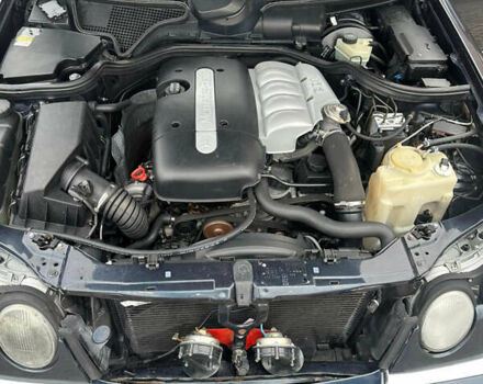 Синий Мерседес Е-Класс, объемом двигателя 2.2 л и пробегом 388 тыс. км за 4950 $, фото 8 на Automoto.ua