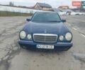 Синий Мерседес Е-Класс, объемом двигателя 2.2 л и пробегом 650 тыс. км за 3900 $, фото 1 на Automoto.ua