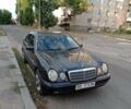 Синий Мерседес Е-Класс, объемом двигателя 2.8 л и пробегом 370 тыс. км за 4500 $, фото 11 на Automoto.ua